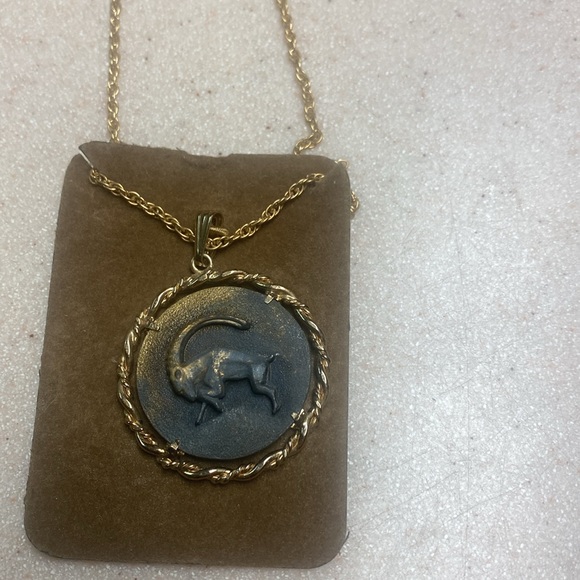 Anson Pewter Capricorn Dec 22 to Jan 19 Vintage pendant - Picture 5 of 7